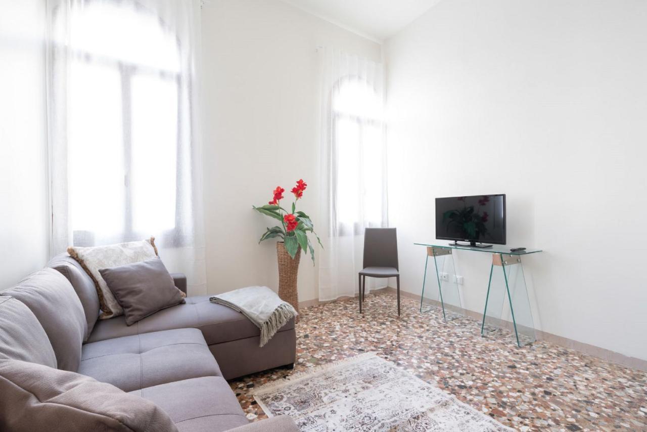 Accademia Charm Apartments By Wonderful Italy Veneza Exterior foto