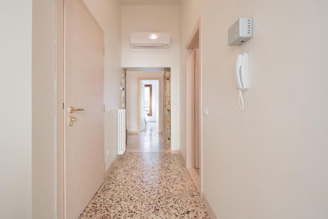 Accademia Charm Apartments By Wonderful Italy Veneza Exterior foto