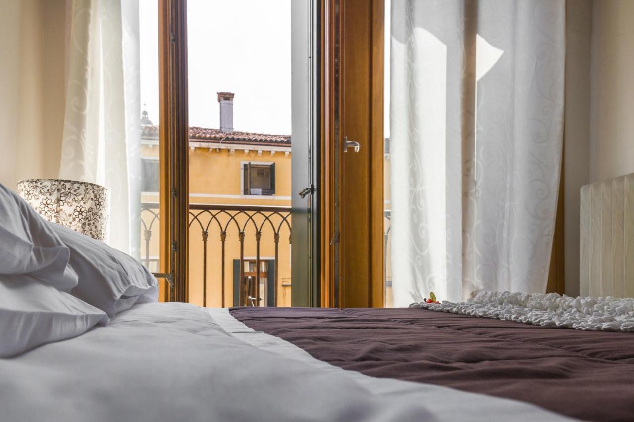 Accademia Charm Apartments By Wonderful Italy Veneza Exterior foto