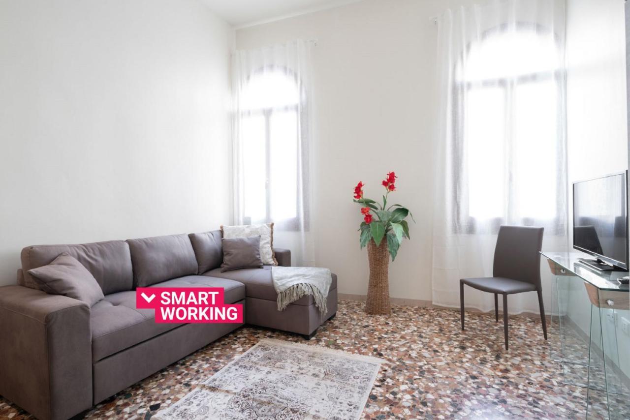 Accademia Charm Apartments By Wonderful Italy Veneza Exterior foto