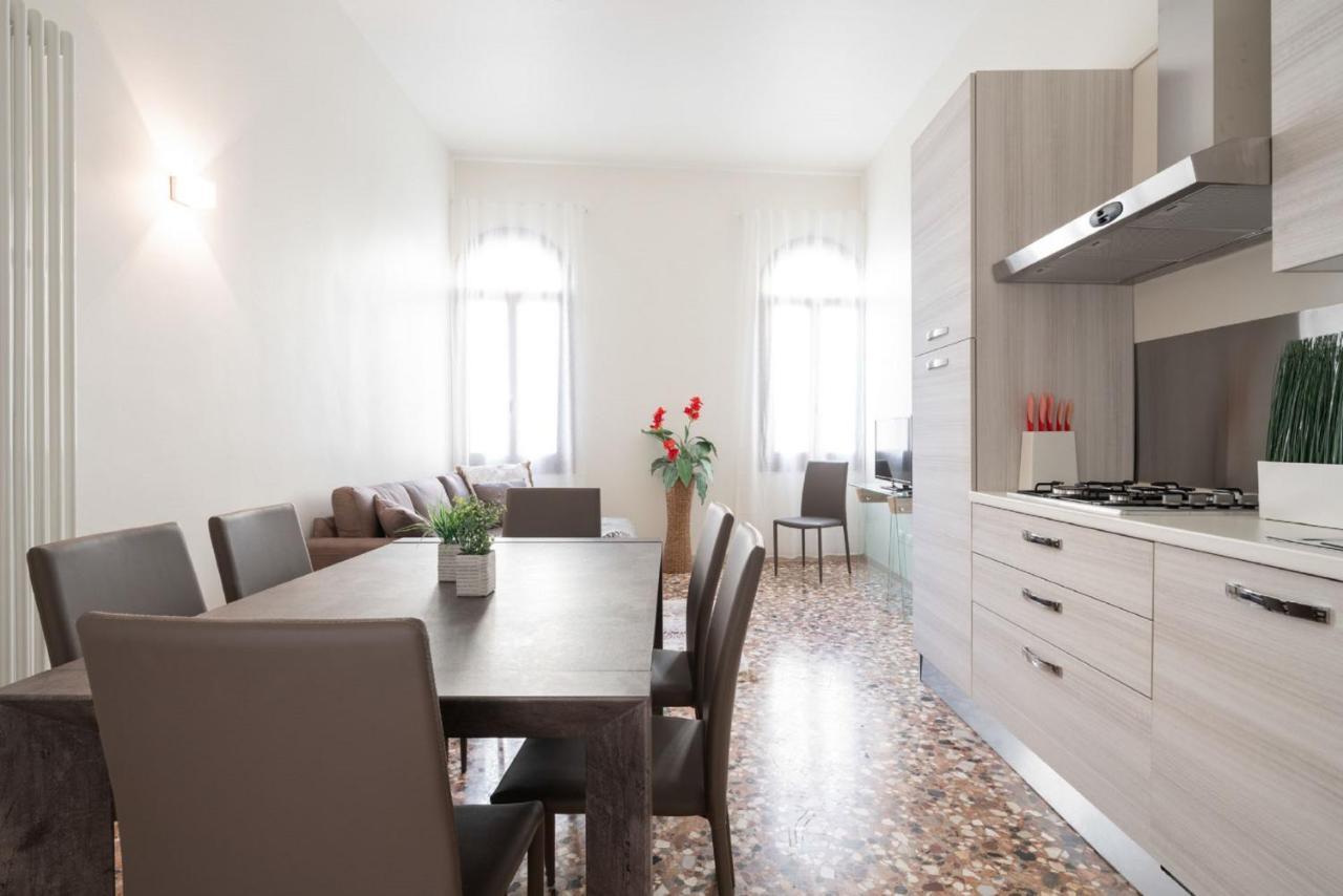 Accademia Charm Apartments By Wonderful Italy Veneza Exterior foto
