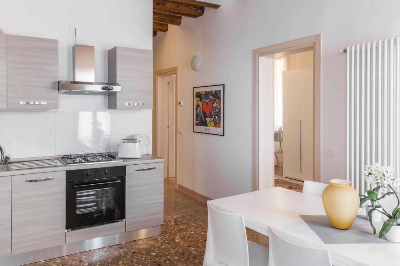 Accademia Charm Apartments By Wonderful Italy Veneza Exterior foto