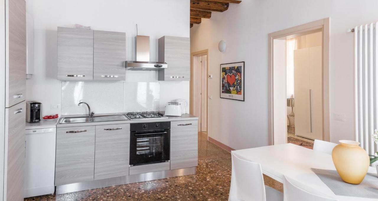 Accademia Charm Apartments By Wonderful Italy Veneza Exterior foto