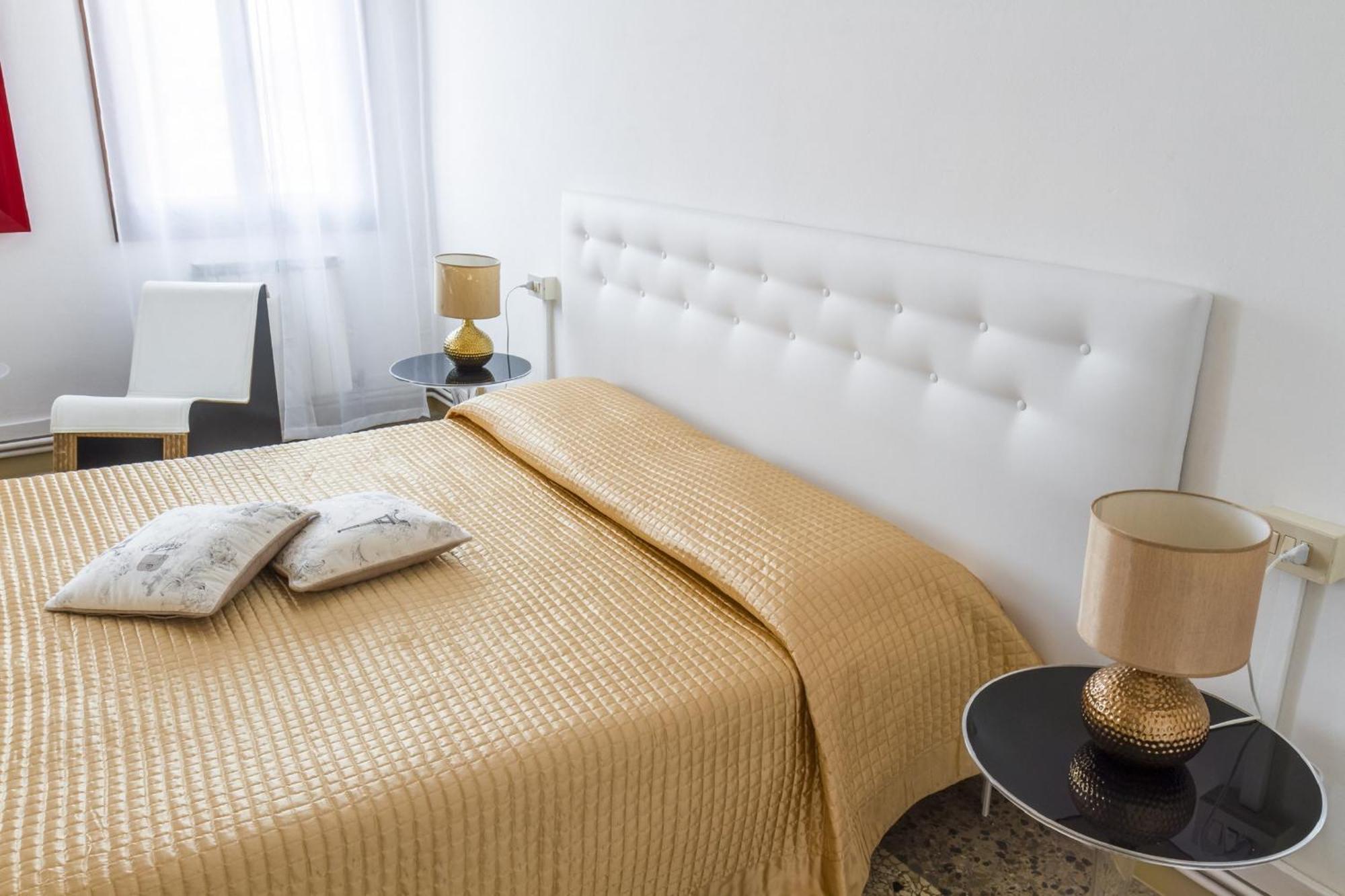 Accademia Charm Apartments By Wonderful Italy Veneza Exterior foto